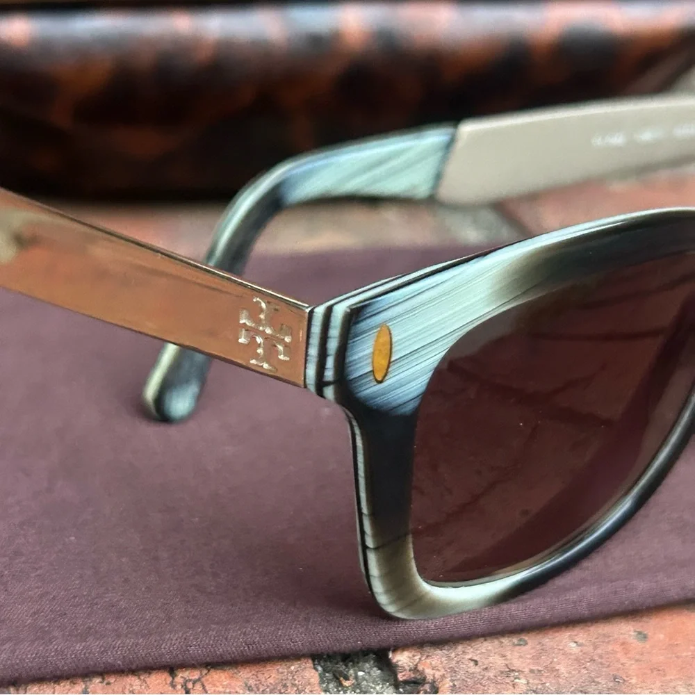 TORY BURCH SUNGLASSES with dust bag and Case